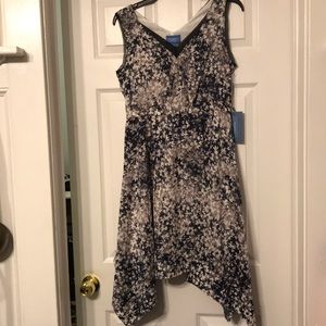 NWT Simply Vera Gray and White Patterned Dress